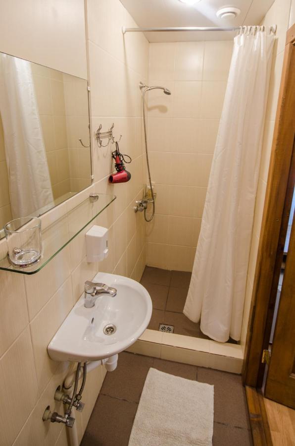 Veldzes Nams Hotel Ventspils Bagian luar foto