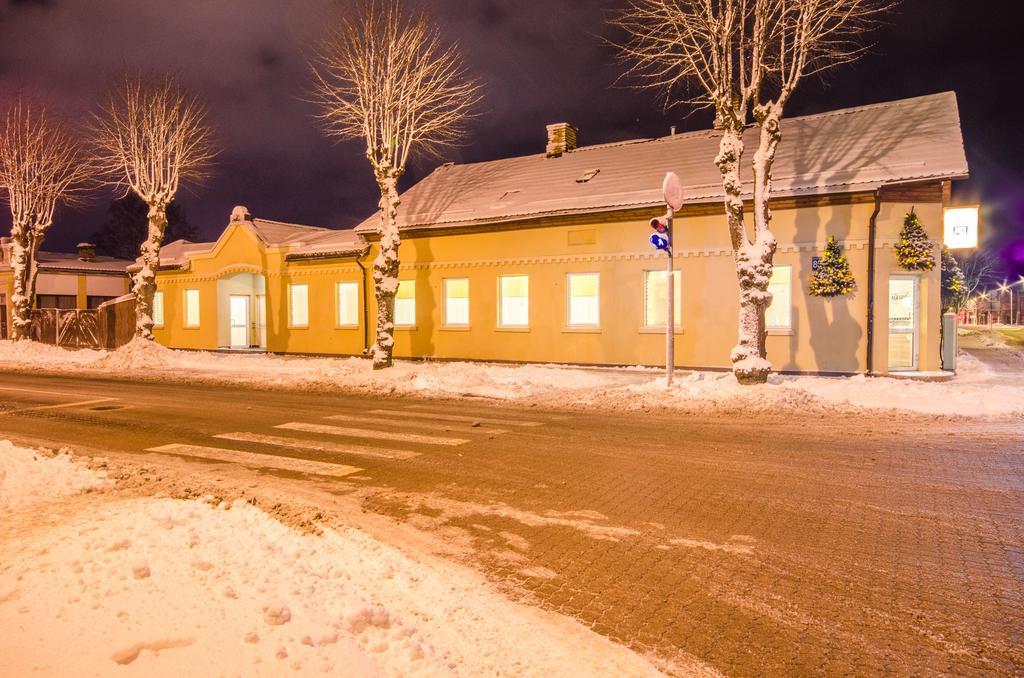 Veldzes Nams Hotel Ventspils Bagian luar foto