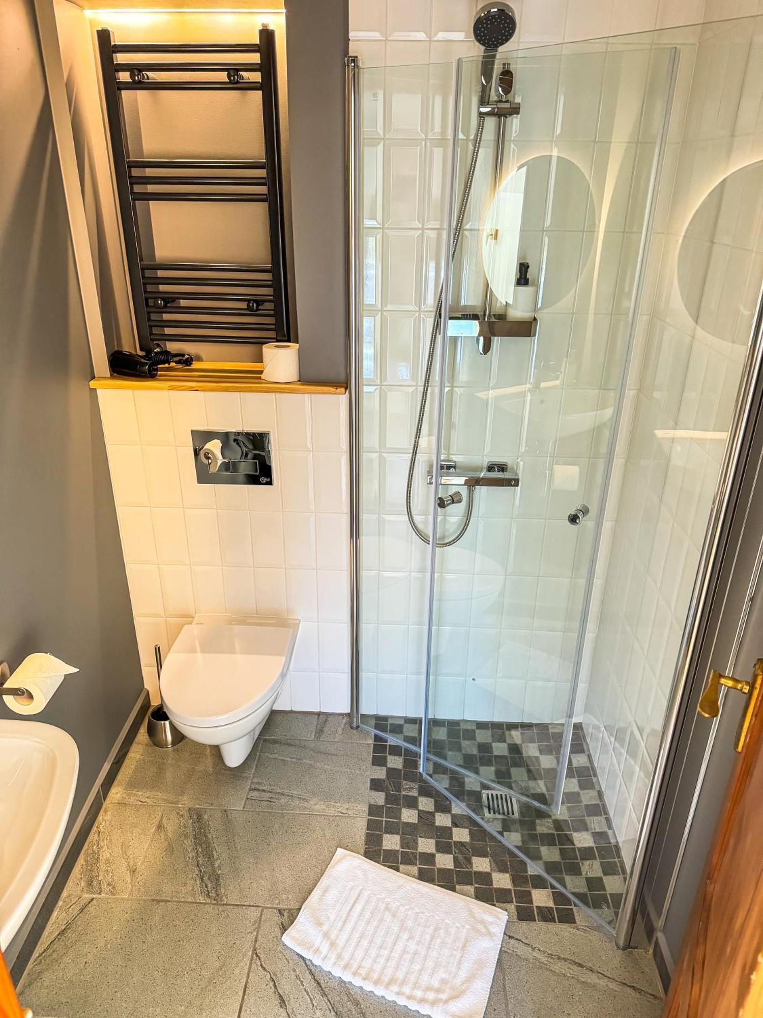 Veldzes Nams Hotel Ventspils Bagian luar foto